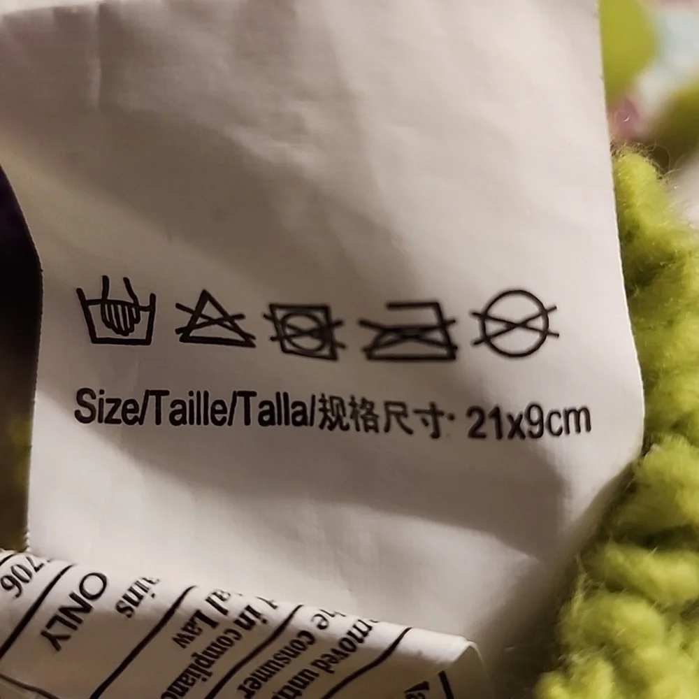Claire's PANDA Mittens/Gloves
